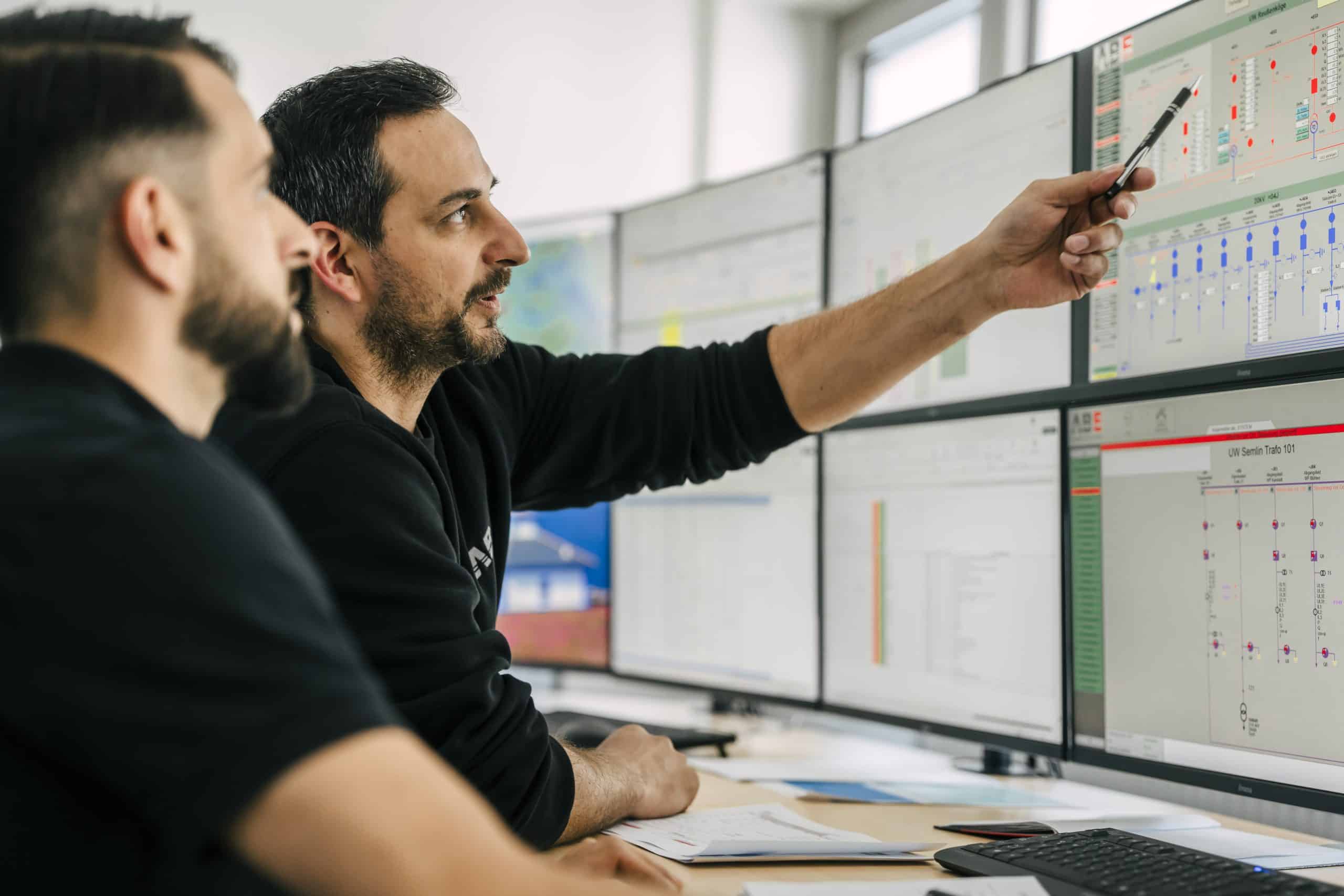 Analyse von Energie- und Produktionsdaten bei ABE-Gruppe, effizientes Monitoring und Optimierung.